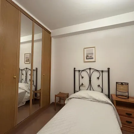 Апартаменты Desconectaengalicia Calle Vigo Amplia Terraza, 50m Playa Silgar *